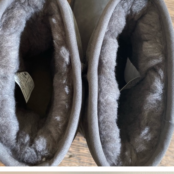 NEW Ugg Boots - Picture 5 of 7